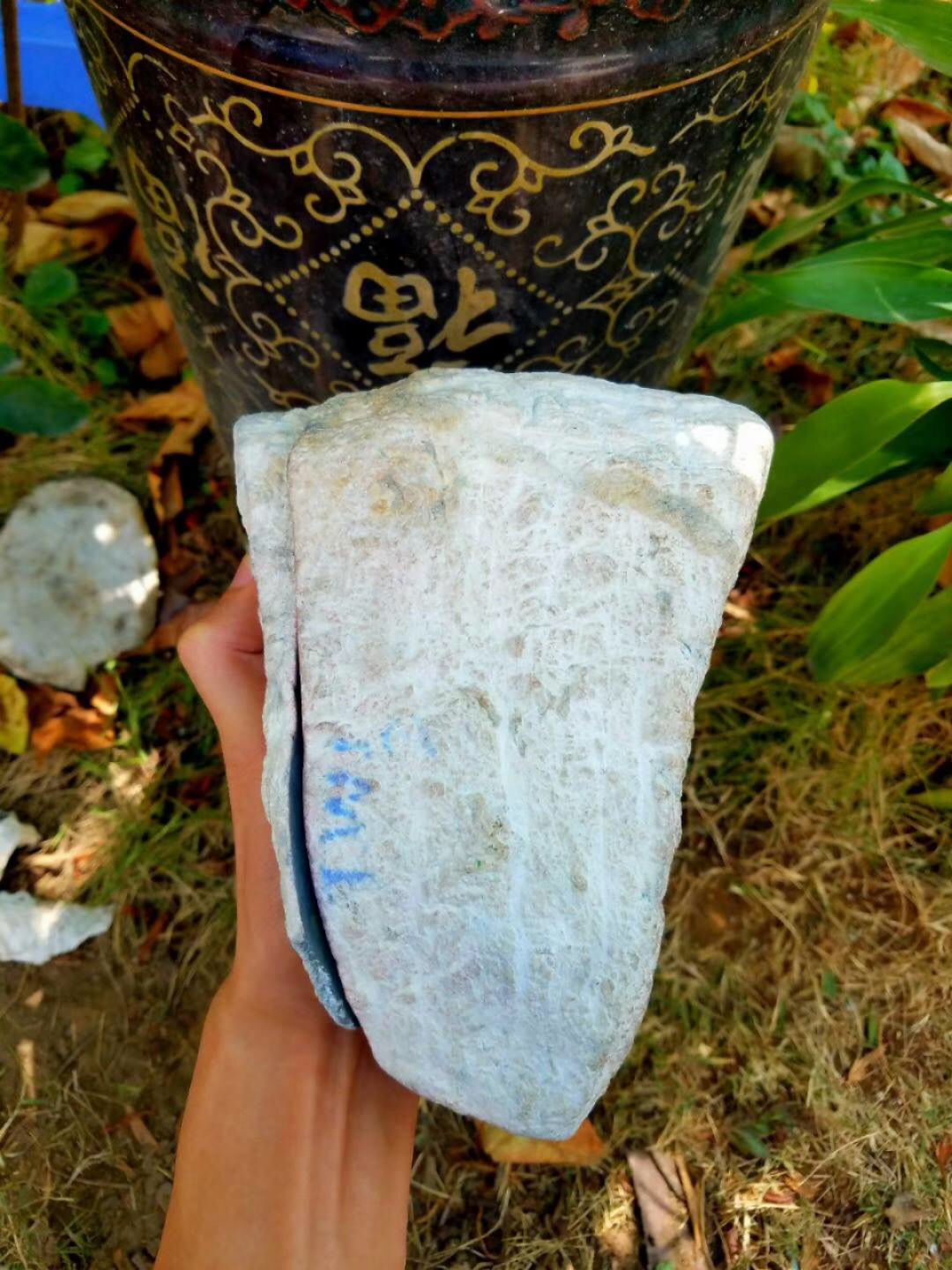 老坑莫西沙冰种手镯料3.85公斤自然光下玉质发黑冰种绿晴水飘