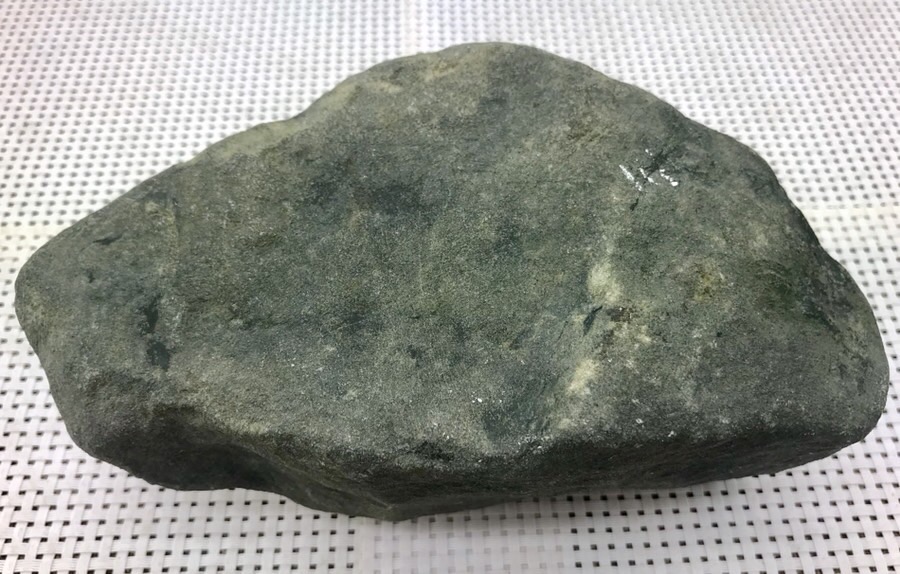 3.3公斤莫西沙开窗手镯色料翻沙均匀细腻皮壳完整紧致品相好几