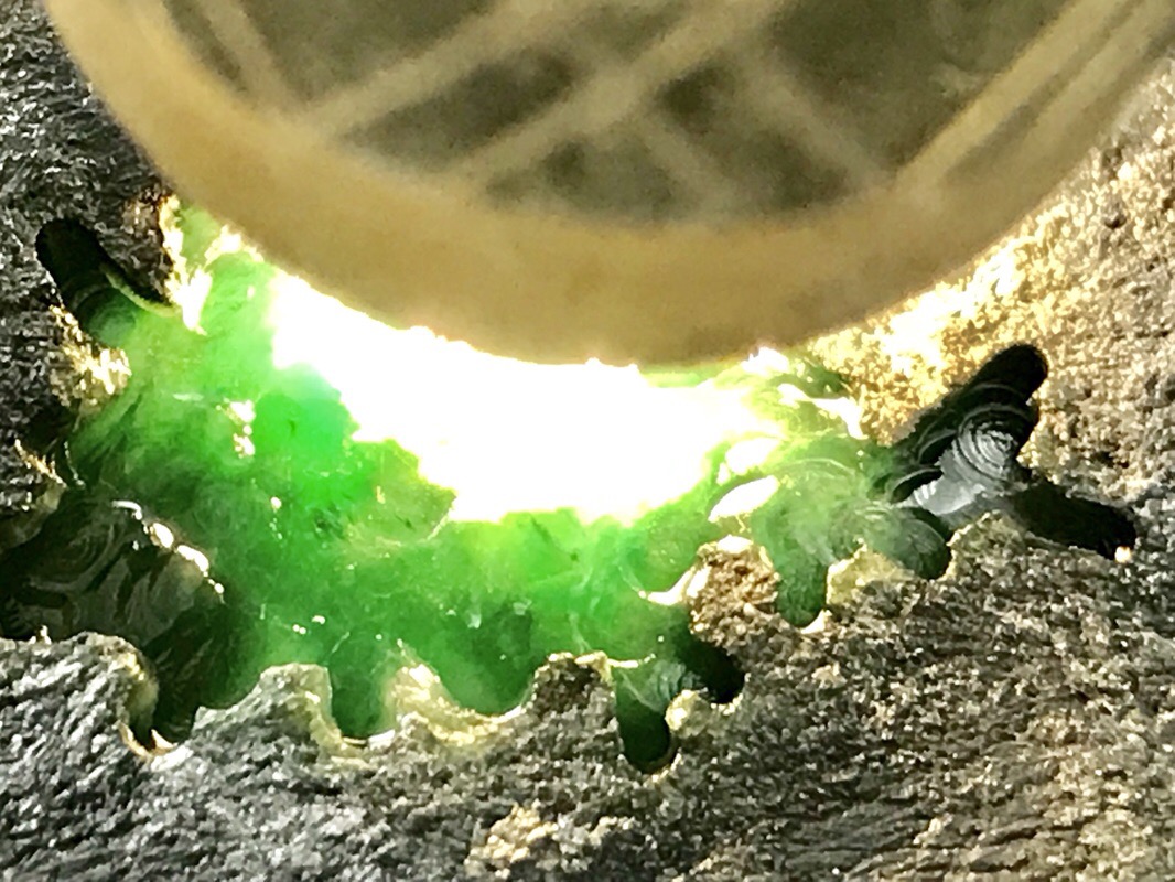 1.75公斤莫湾基蜡皮壳开窗满色手镯料老蜡皮壳完整包裹品相好