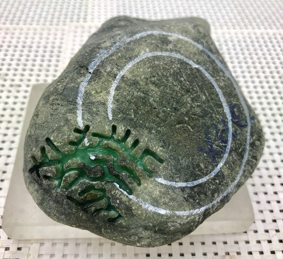 700克南齐开窗满色手镯料品相好皮壳完整紧致大面积开窗满色表