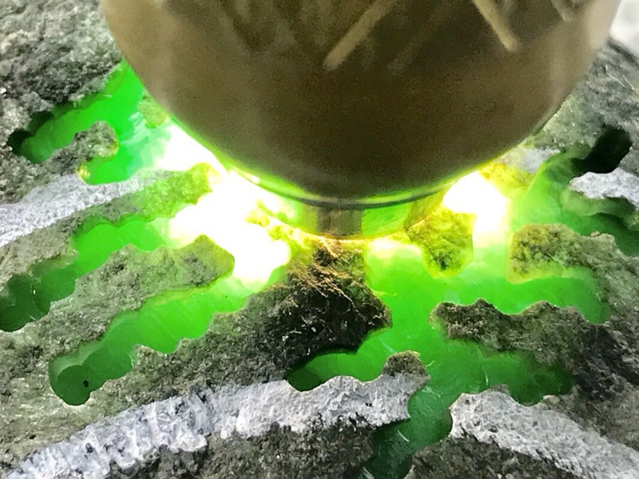 1.25公斤莫湾基开窗满色手镯料皮壳完整紧致大面积开窗满色表