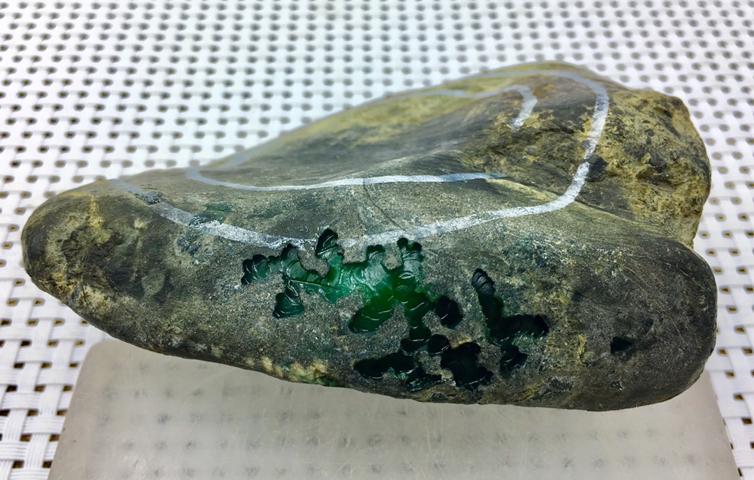 650克莫湾基开窗满色手镯料皮壳完整品相好开窗满色表现色阳种