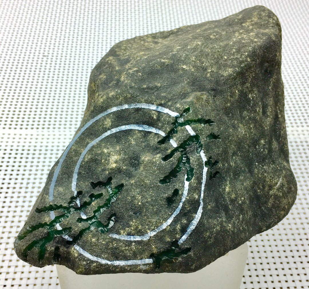 今日推荐5.5公斤莫西沙开窗冰种飘阳绿色花手镯料品相好皮壳完