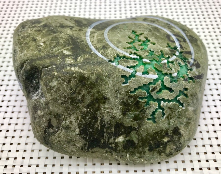 1.3公斤老坑南齐开窗满色手镯料老坑口品相十分完美皮壳完整紧