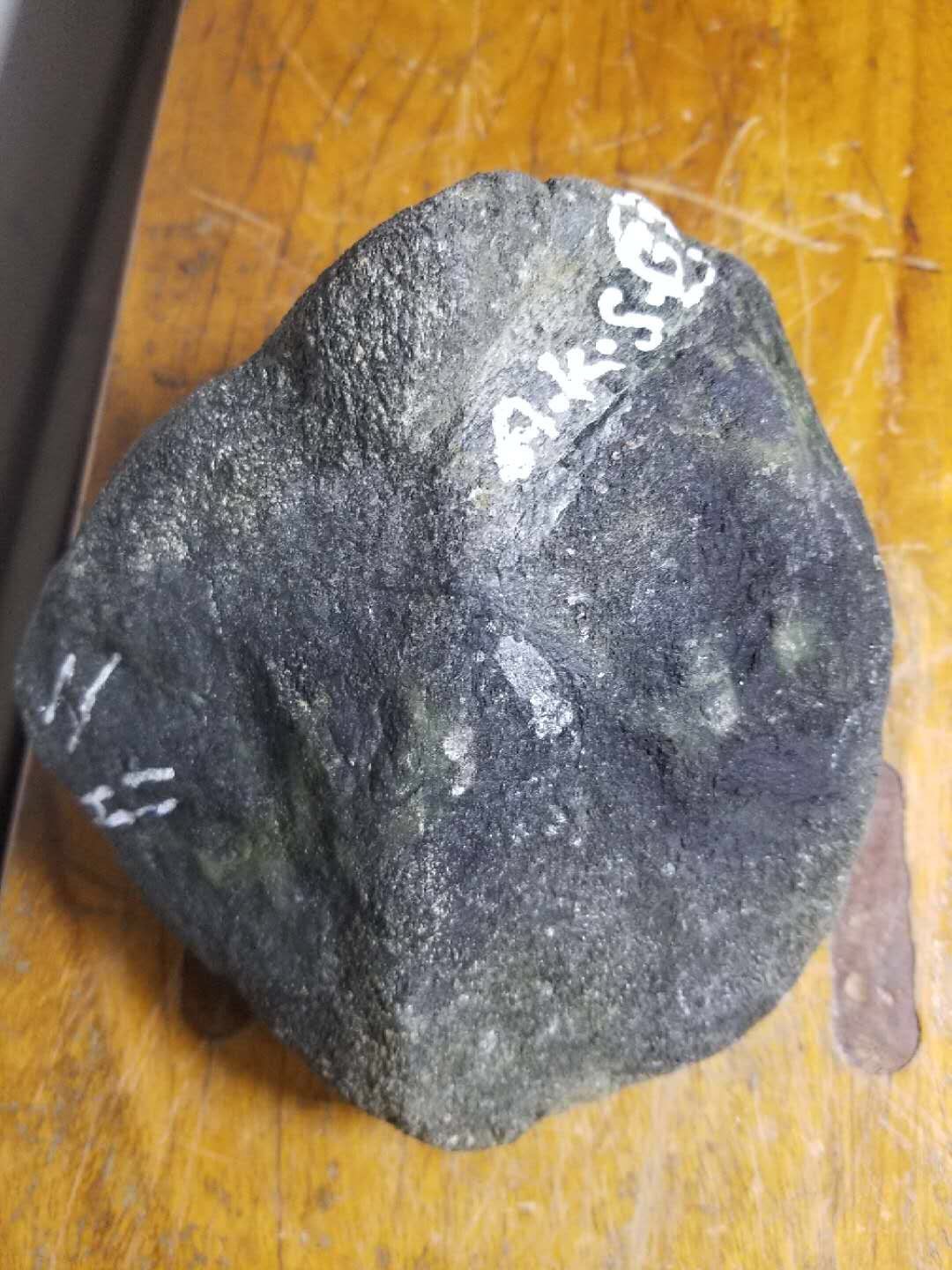 放漏价4988秒杀得猛料3.1公斤莫西沙全赌手镯料整个料子皮