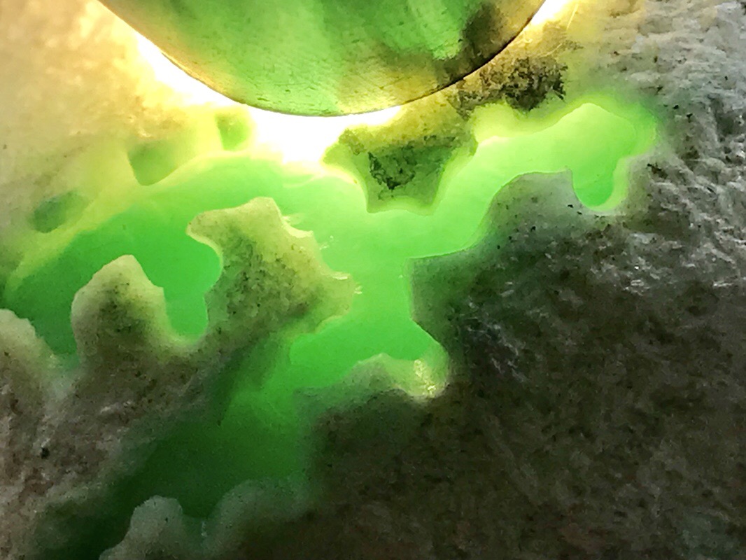 6.4公斤莫西沙开窗手镯色料品相好皮壳完整重量压手打灯通透几