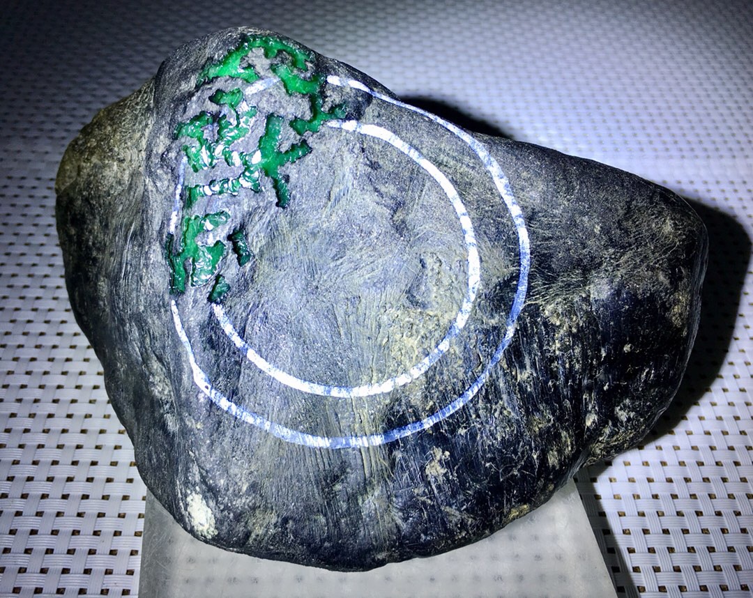 2.9公斤莫湾基蜡皮壳开窗满色手镯料老蜡皮壳包裹完整紧致皮壳