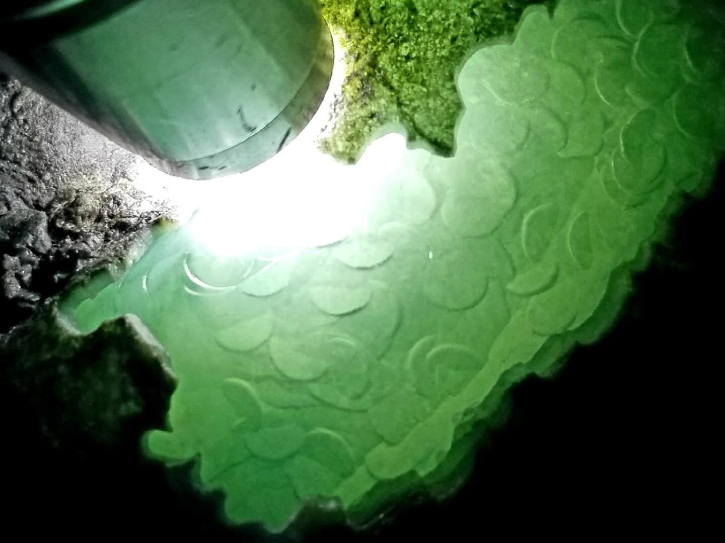 今日特价3888秒杀得猛料1.4公斤老坑莫西沙开口冰晴手镯料