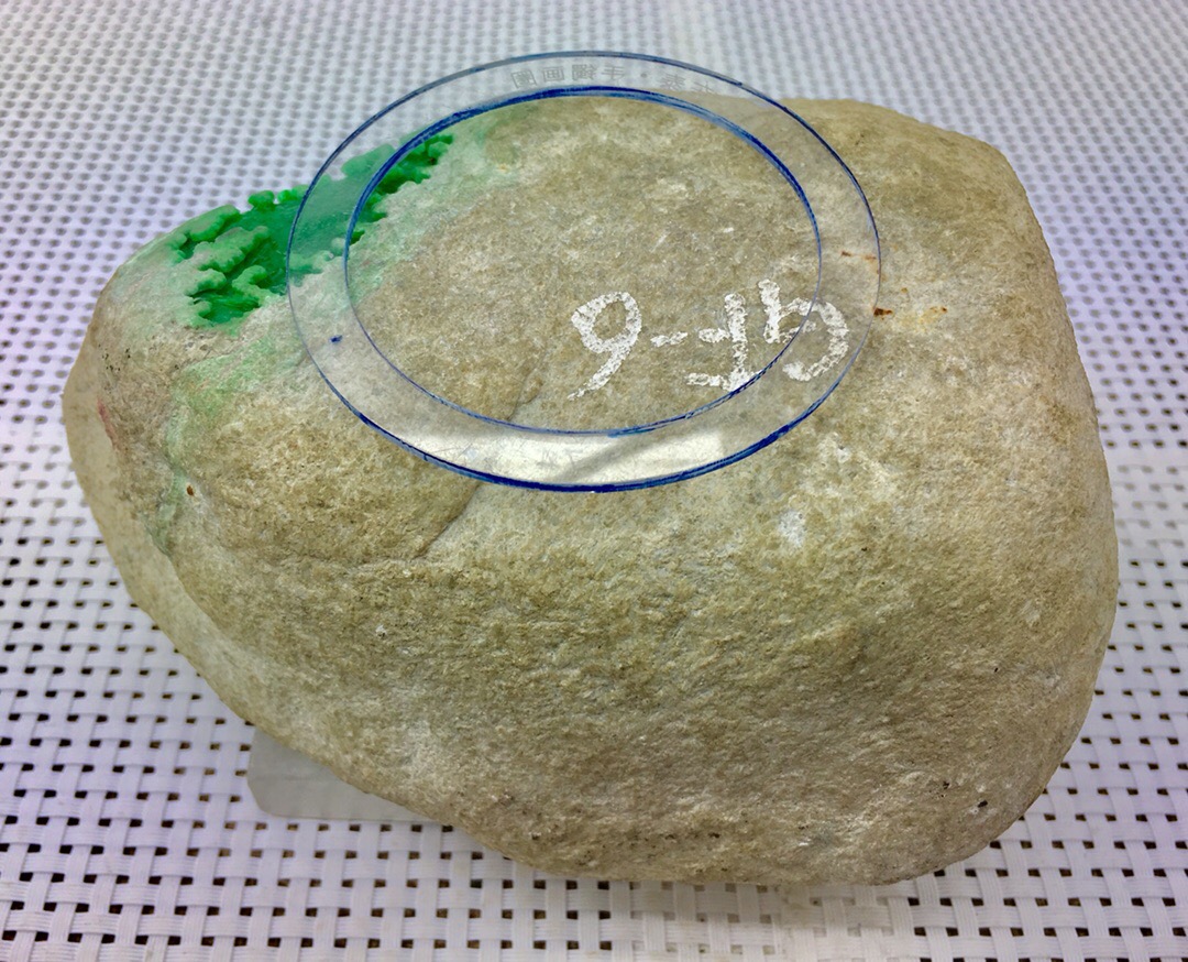 极品收藏冰阳绿推荐2.8公斤老坑木纳开窗满色冰阳绿手镯料皮壳