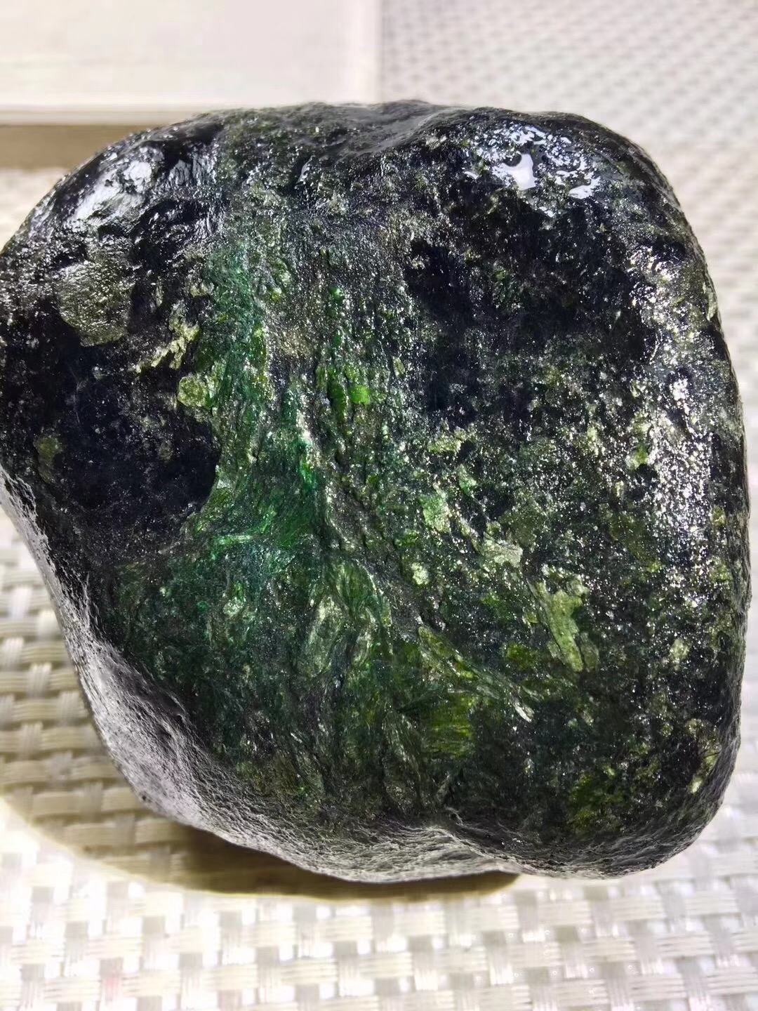 秒杀价1999得810克莫湾基色料色艳水头足可赌牌子挂件尺寸