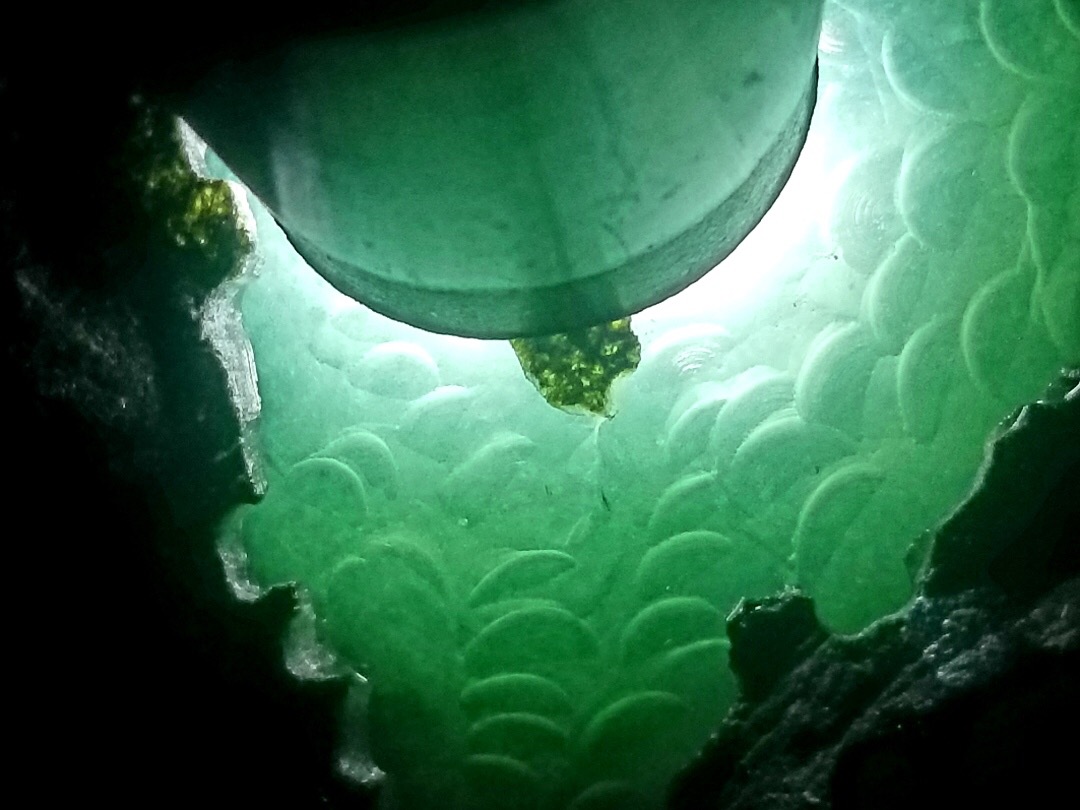 特价3888秒杀得猛料1.55公斤老坑老南齐冰晴开口手镯料这