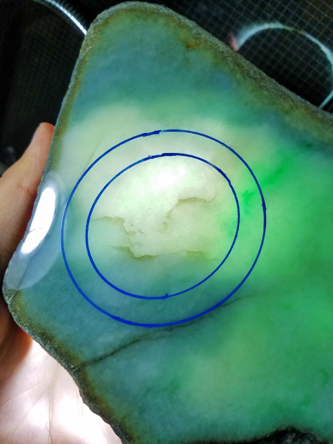 上新捡漏价3588得莫西沙改口手镯片料1.12公斤飘色花种