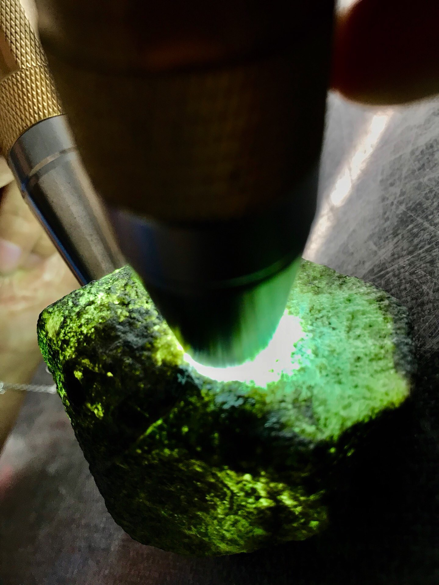 260g莫西沙脱沙全赌冰种皮壳超老整个通透脱沙出肉质发黑荧光