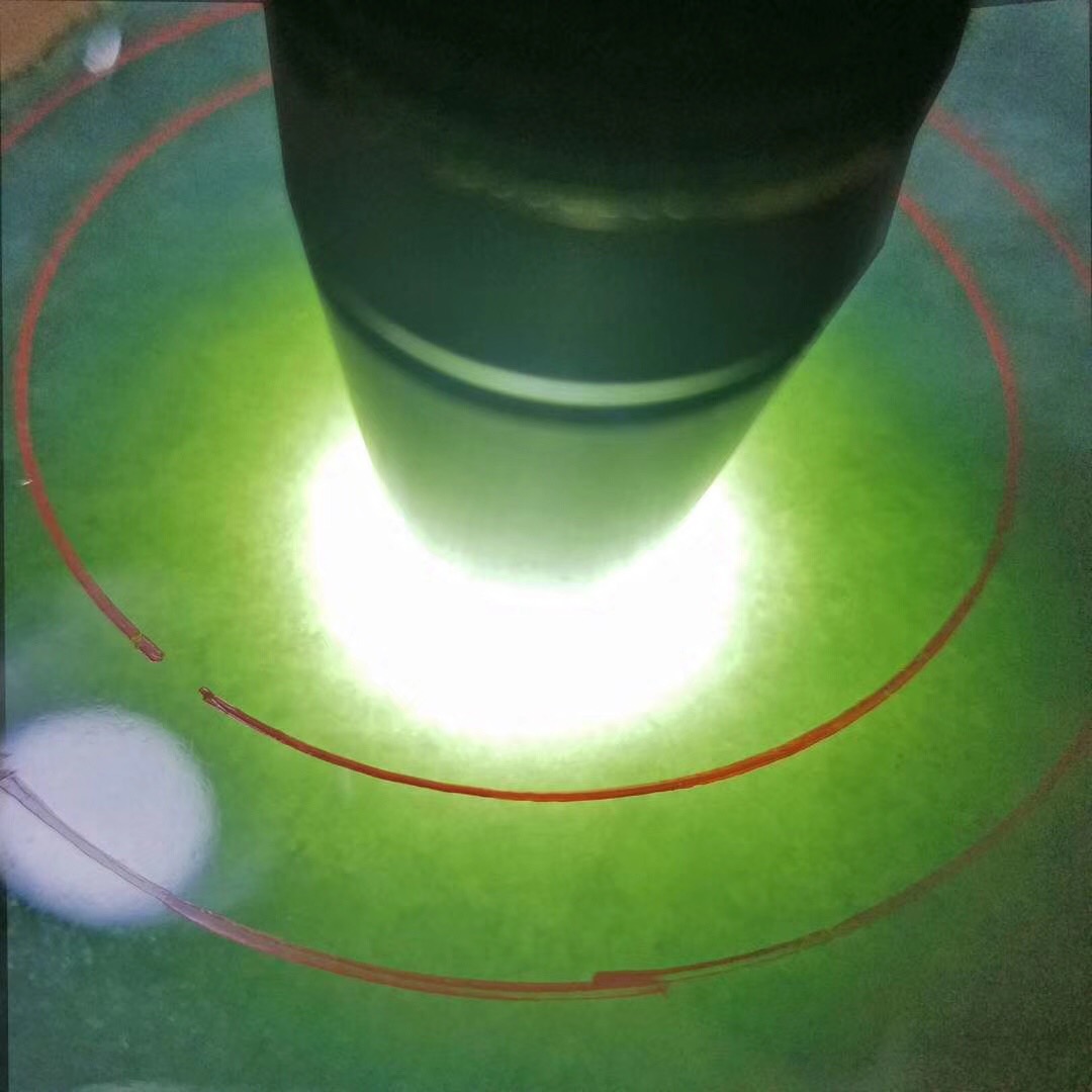 莫西沙改口手镯料1.55公斤糯冰底浓浓的苹果绿。底色特别的绿