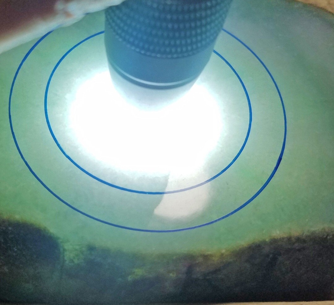 上新南奇改口手镯料1.62公斤糯冰底种老起荧光十足肉质非常细