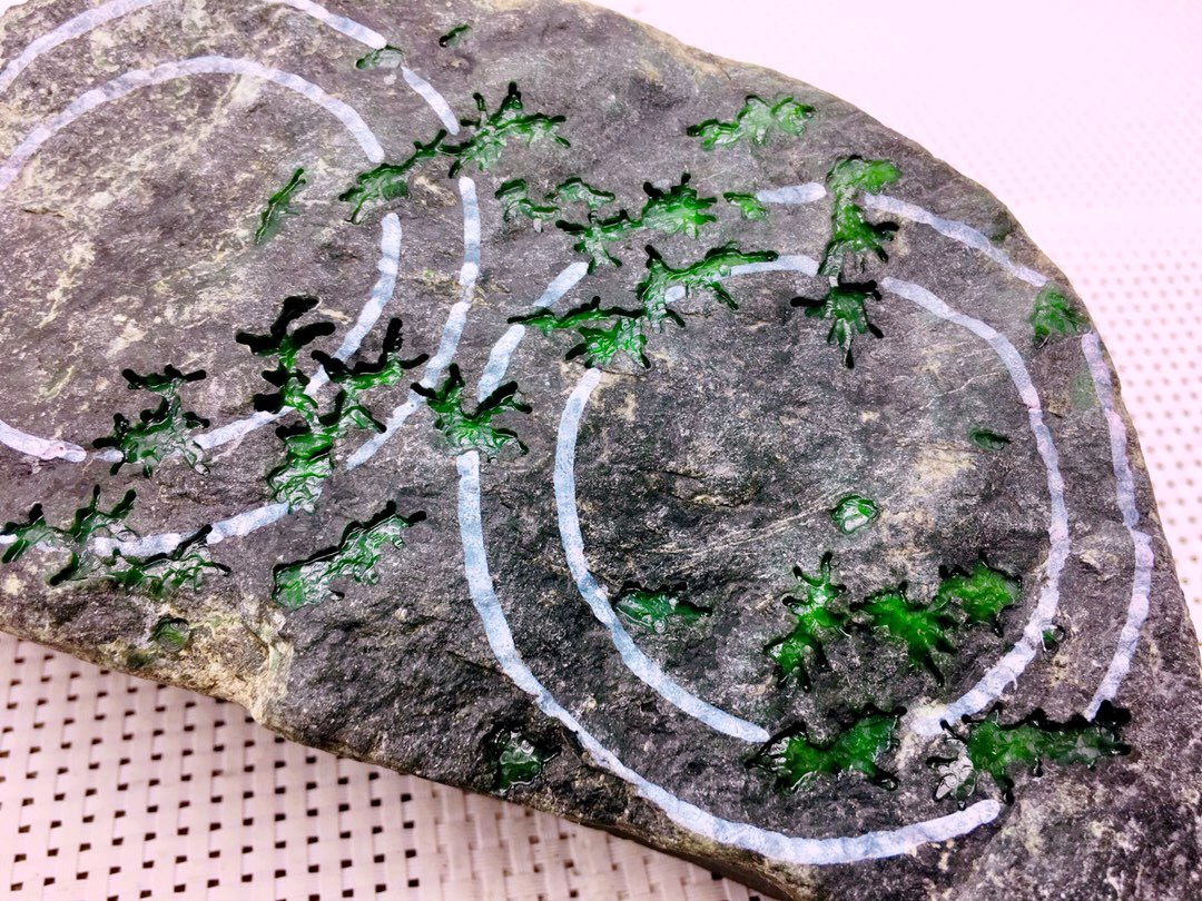 5.5公斤 27-10-10cm 莫湾基开窗满色手镯料 皮壳