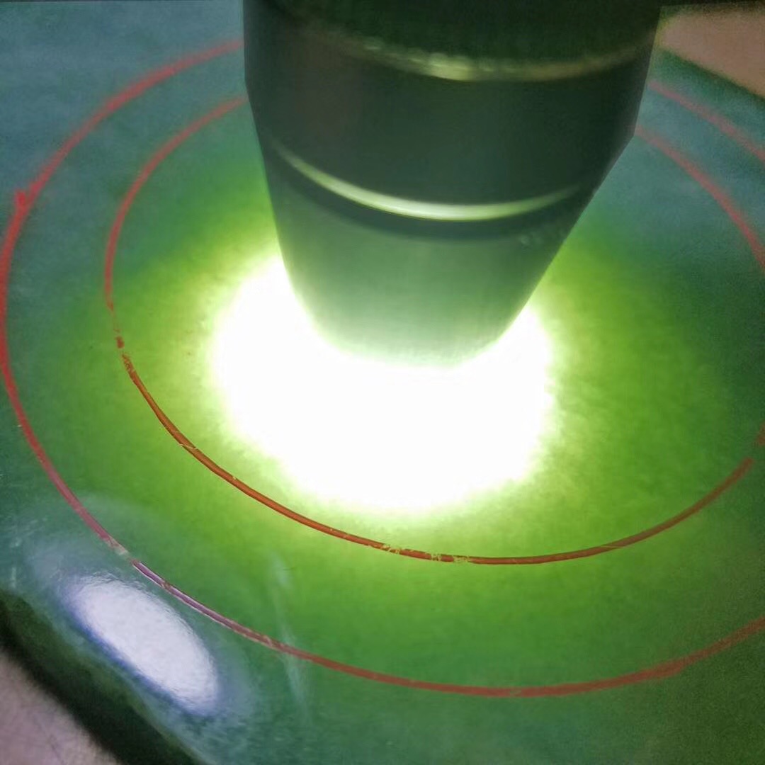 莫西沙改口手镯料1.55公斤糯冰底浓浓的苹果绿。底色特别的绿