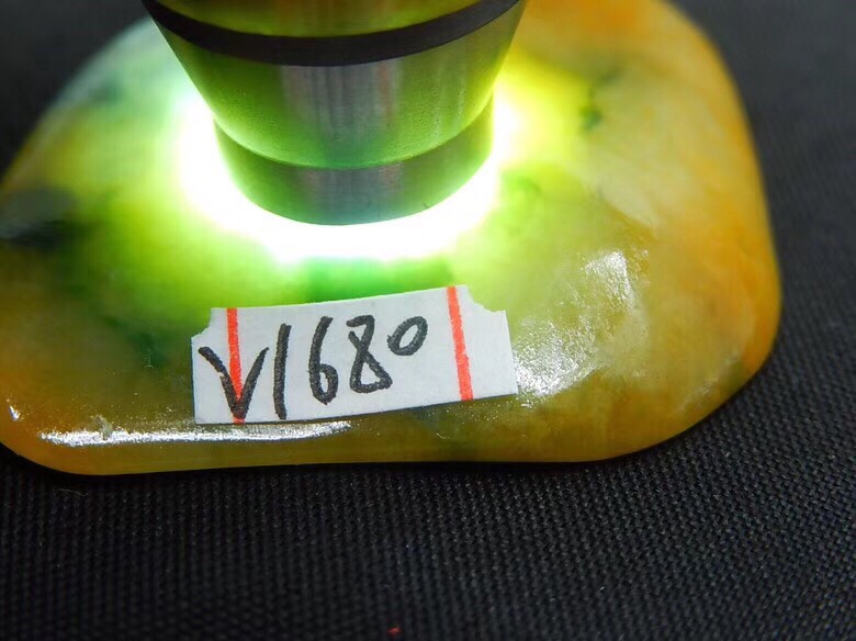 秒杀价488得V1680黄翡飘花料种老水头好色彩丰富最大尺寸