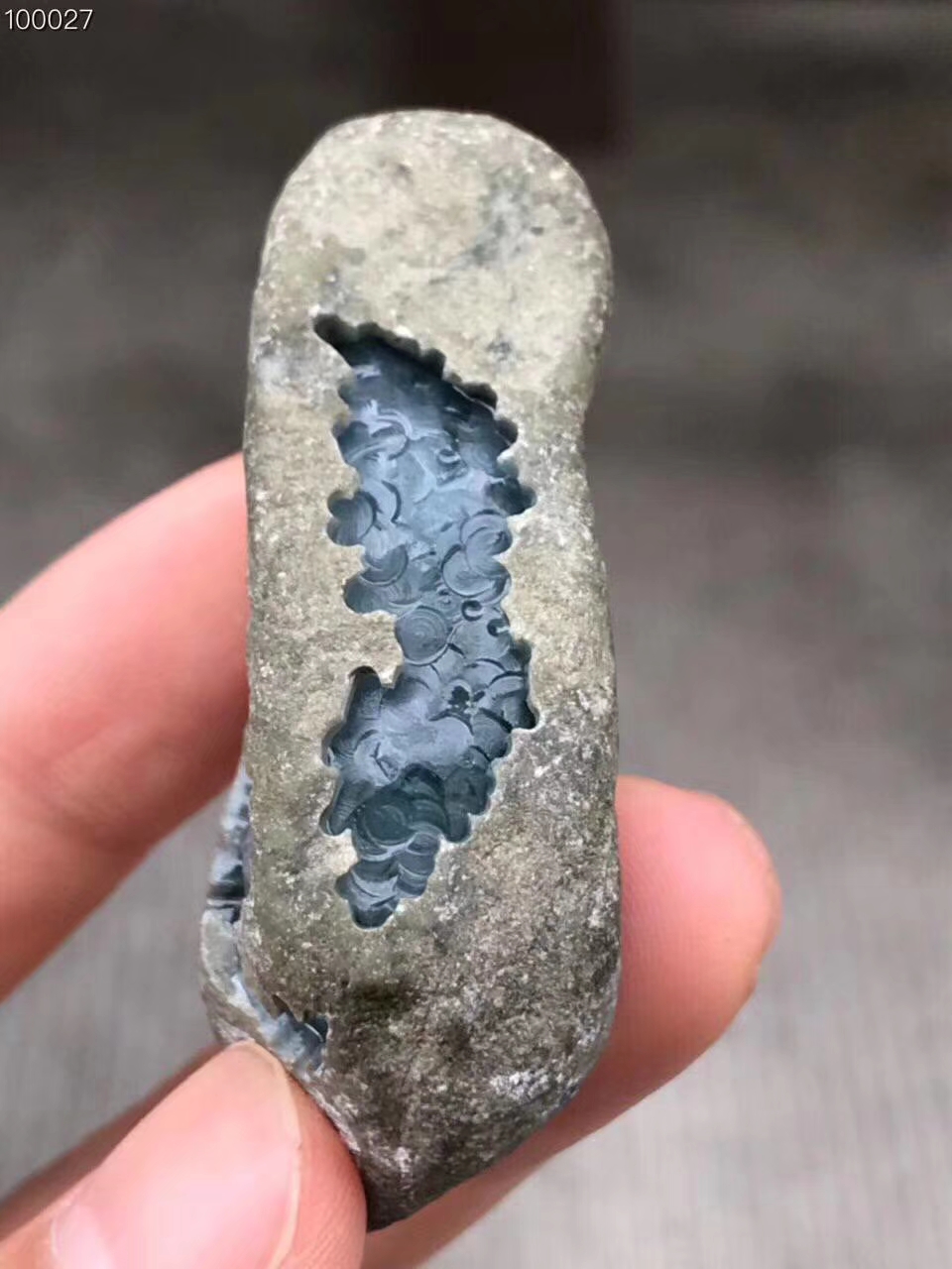 J-693后江冰种飘花自然光下通透玉质细腻底子干净冰感十足！