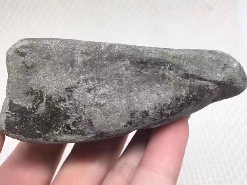 J-446南齐多处开窗开窗部位已化冰品相完整可赌冰飘绿花挂件