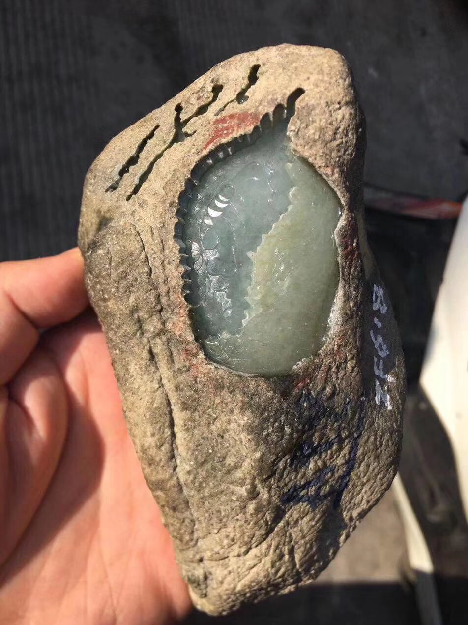 ZF618莫西沙全身多处开窗胶感十足全身有飘花底色漂亮目测有