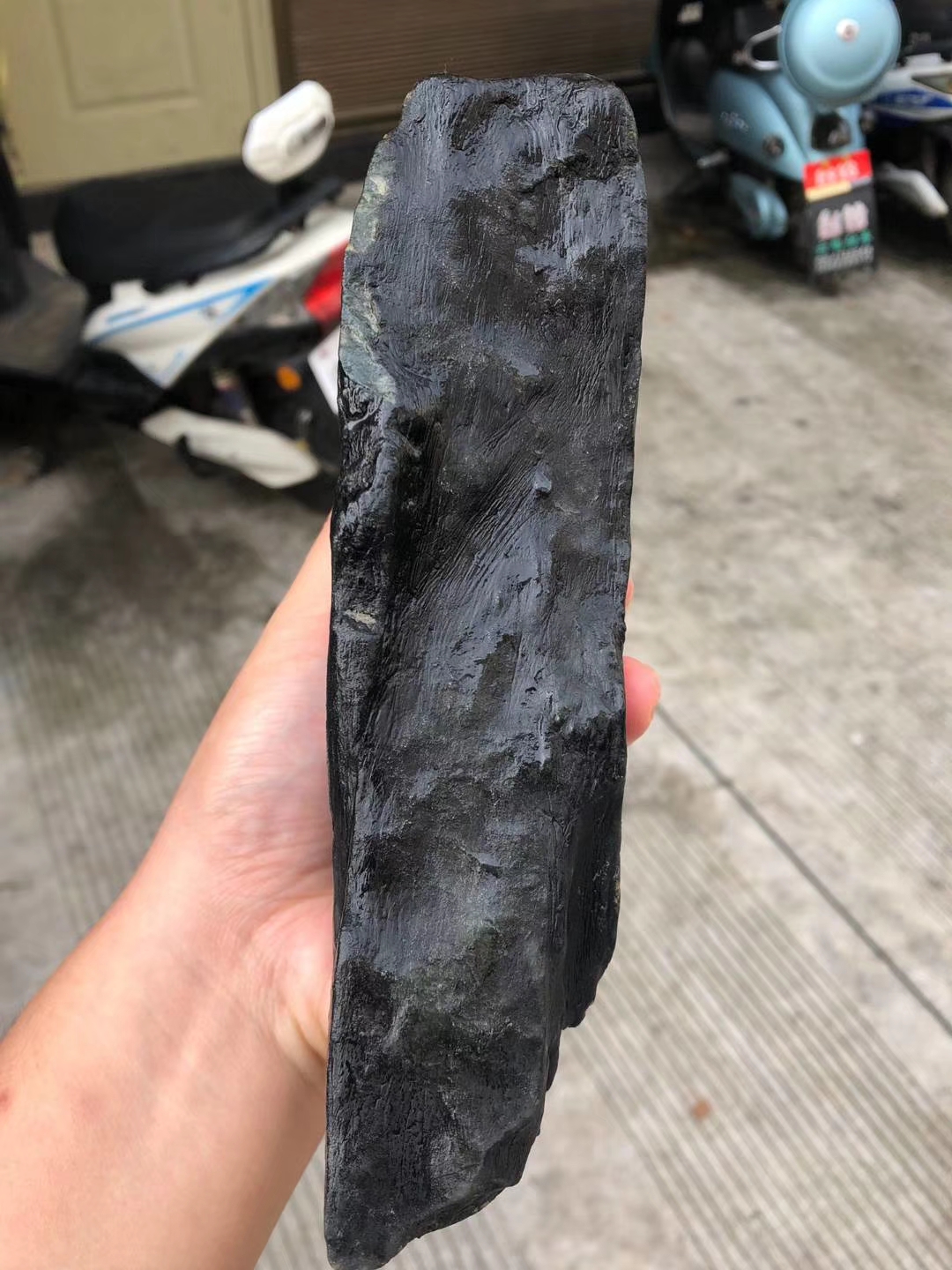 ZF853莫湾基全赌手镯料皮壳细腻已经熟透了全身裂纹屈指可数
