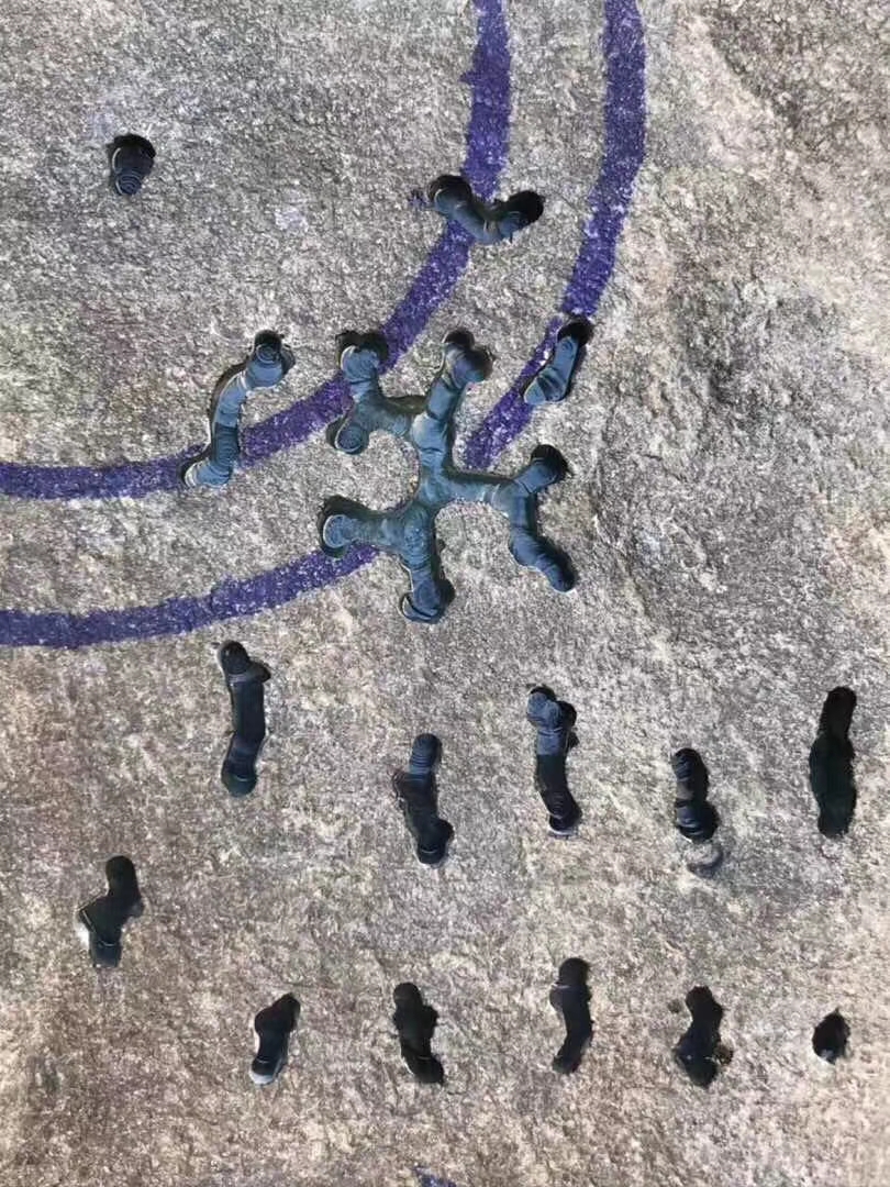 ZF645莫西沙多处开窗处处见色自然光下起胶皮壳相当紧凑手镯