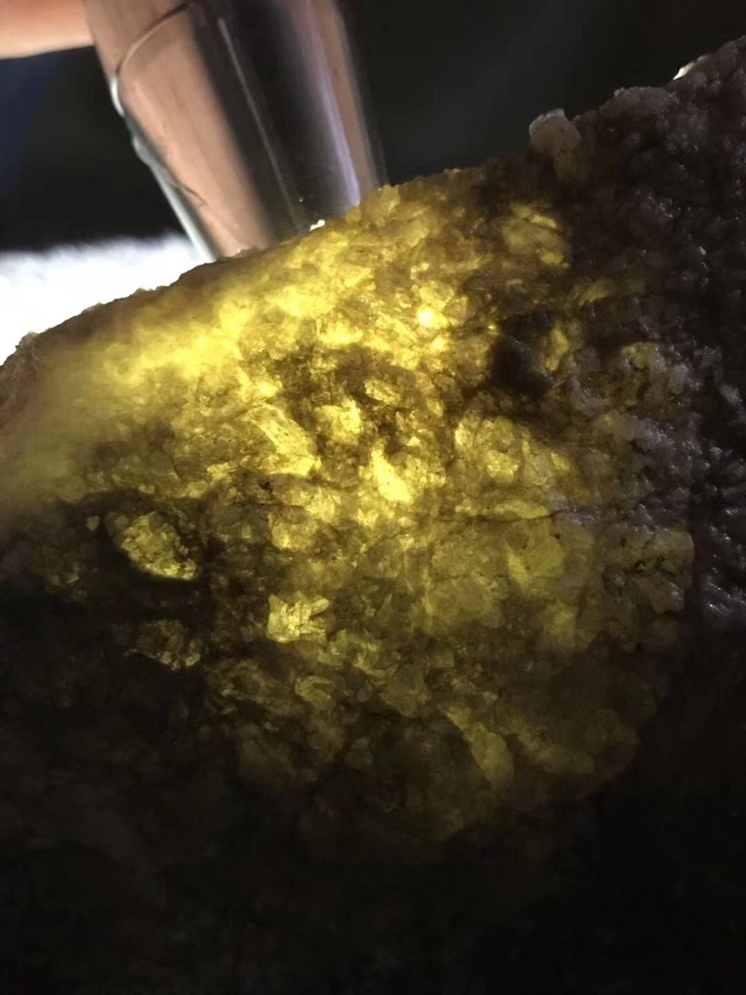 ZF718经典莫西沙全赌料局部有脱沙荧光强赌高冰打灯通透有手