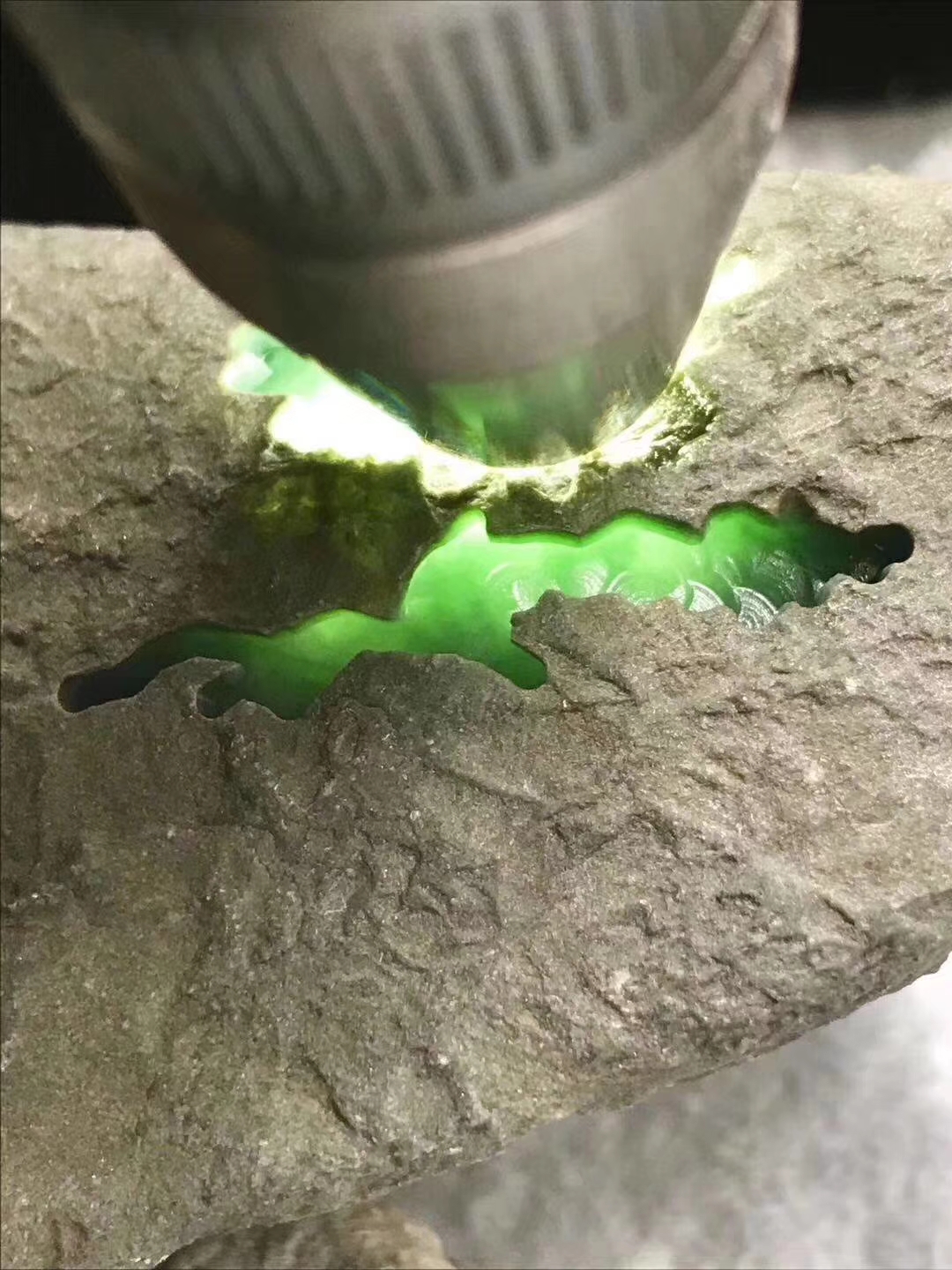 ZF728南齐开窗糯冰飘花手镯料全身多处开窗玉质细腻牌子挂件