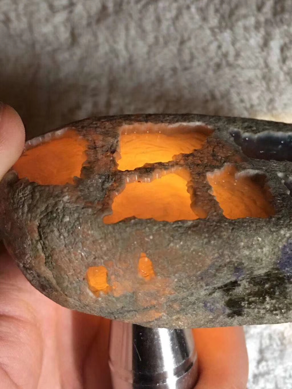 J-708莫西沙开窗冰椿挂件料重量440克