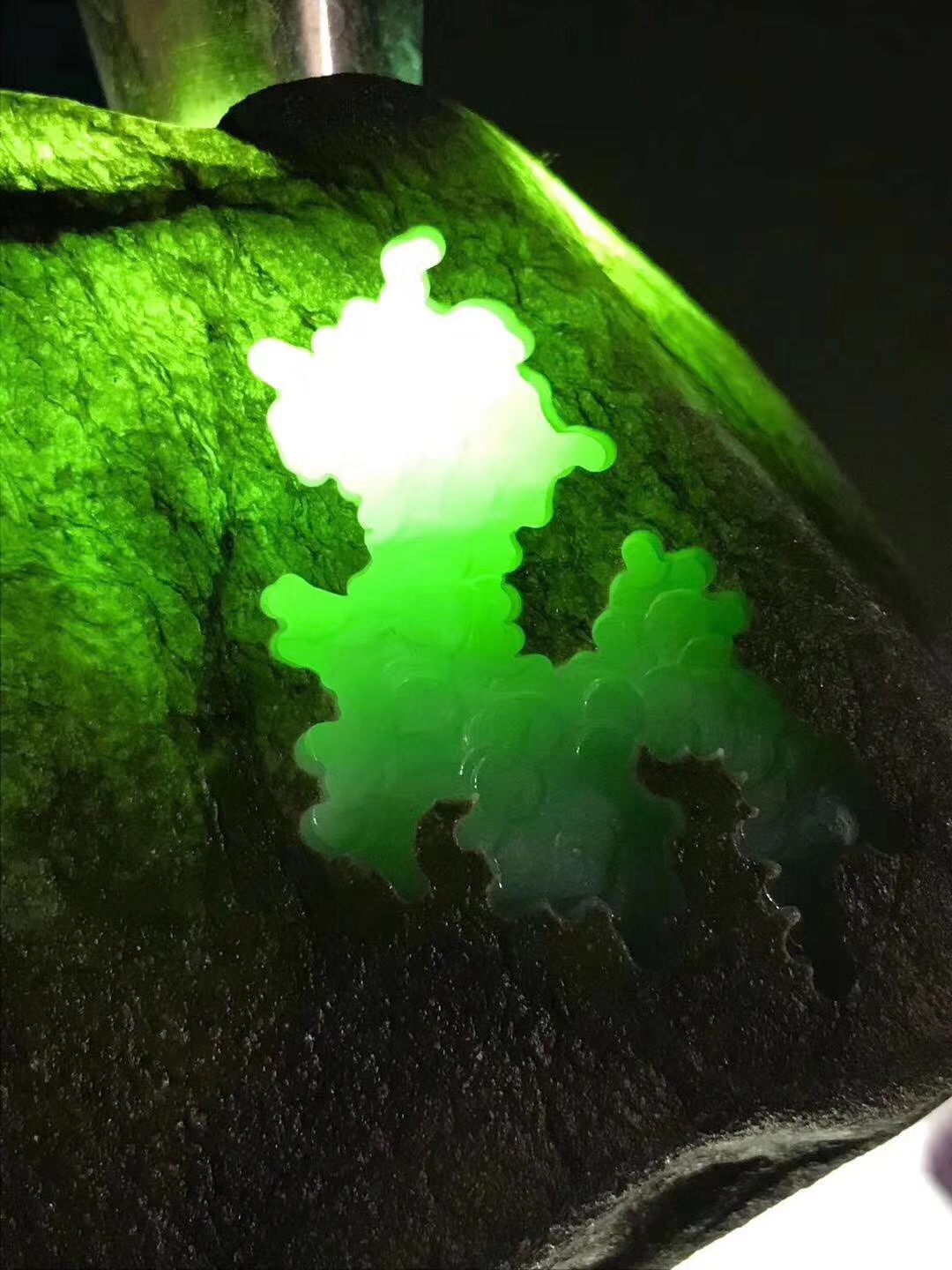 ZF651莫西沙开窗料糯冰飘阳绿种老起胶阳绿色相当艳丽搭配起