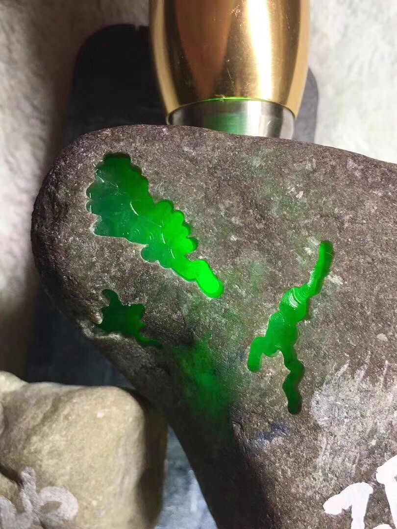 ZF617南齐戒面料多处开窗冰种淡绿181克