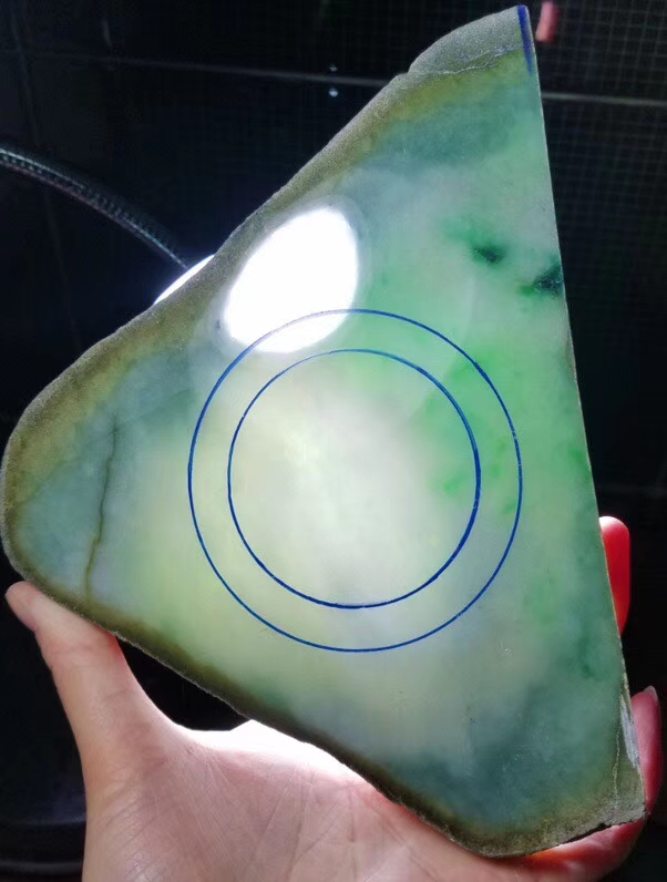 莫西沙改口手镯片料0.88公斤有底色飘绿花种老起胶水灵灵的肉