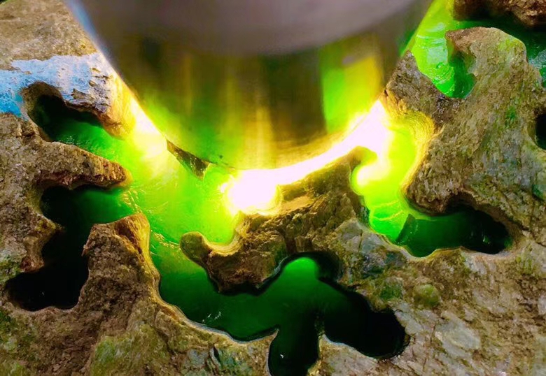 2.55公斤莫西沙开窗满色手镯料皮壳完整品相好翻砂均匀大面积