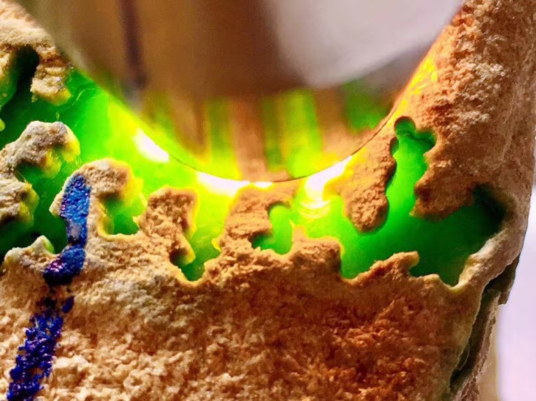 17.5公斤老坑黄皮莫西沙开窗满色冰阳绿手镯料皮壳完整紧致翻