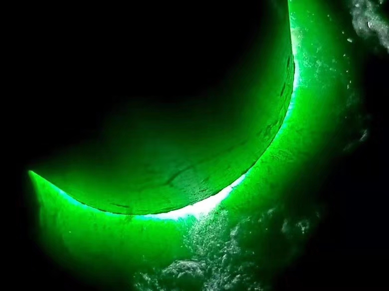 特价3999秒杀得猛料9.05公斤老坑莫西沙全赌色料这个可以