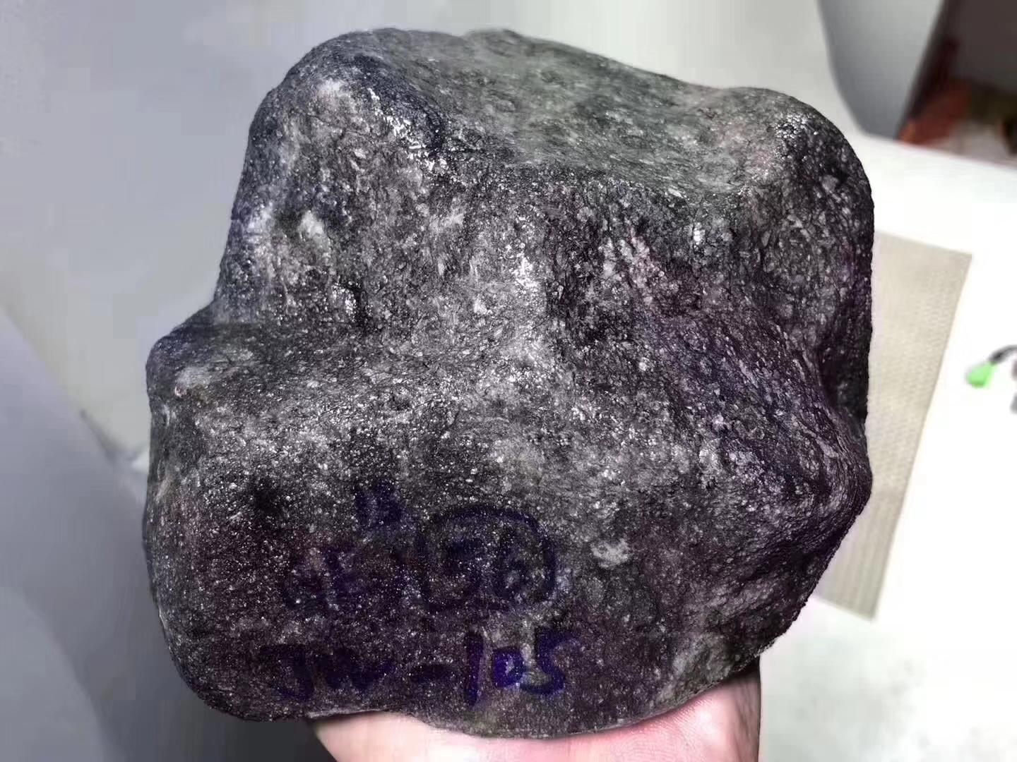 12-6-1编号JW1053.2kg莫西沙全赌冰种皮壳老翻沙