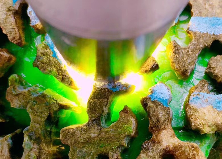 2.55公斤莫西沙开窗满色手镯料皮壳完整品相好翻砂均匀大面积