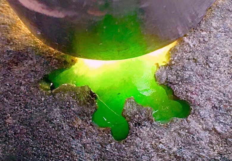 4.15公斤莫西沙色带开窗满色手镯料皮壳完整品相好翻沙均匀细