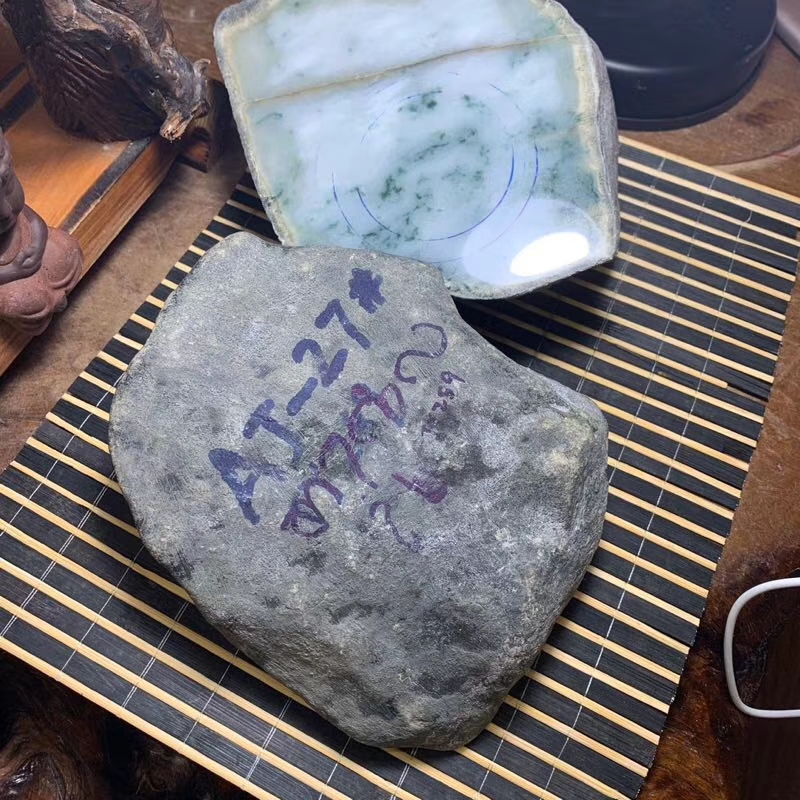 6.2公斤莫西沙冰飘花明料老皮壳发灯十分种水低子干净飘花漂亮