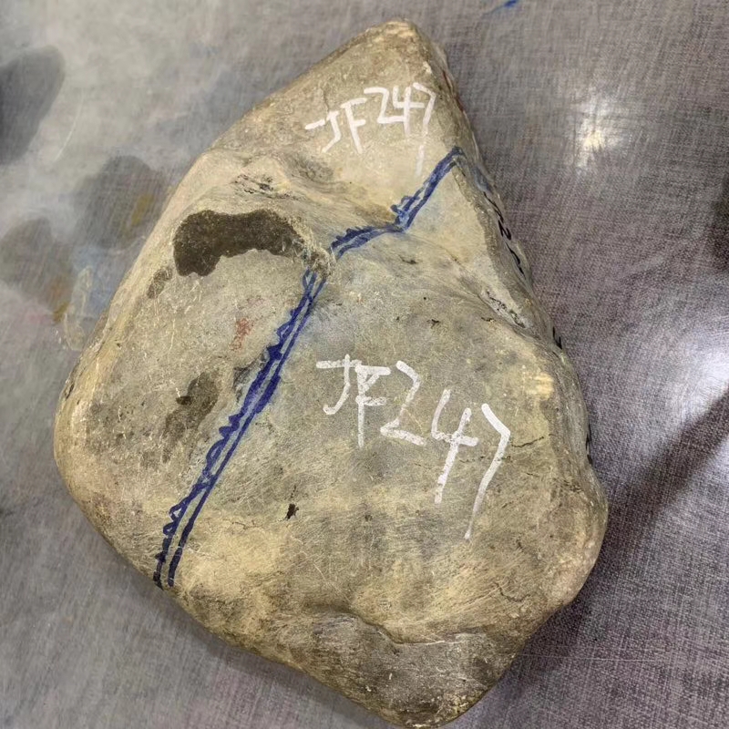 [悠闲]11.9公斤莫西沙水泥皮晴底飘花明料[玫瑰][玫瑰]