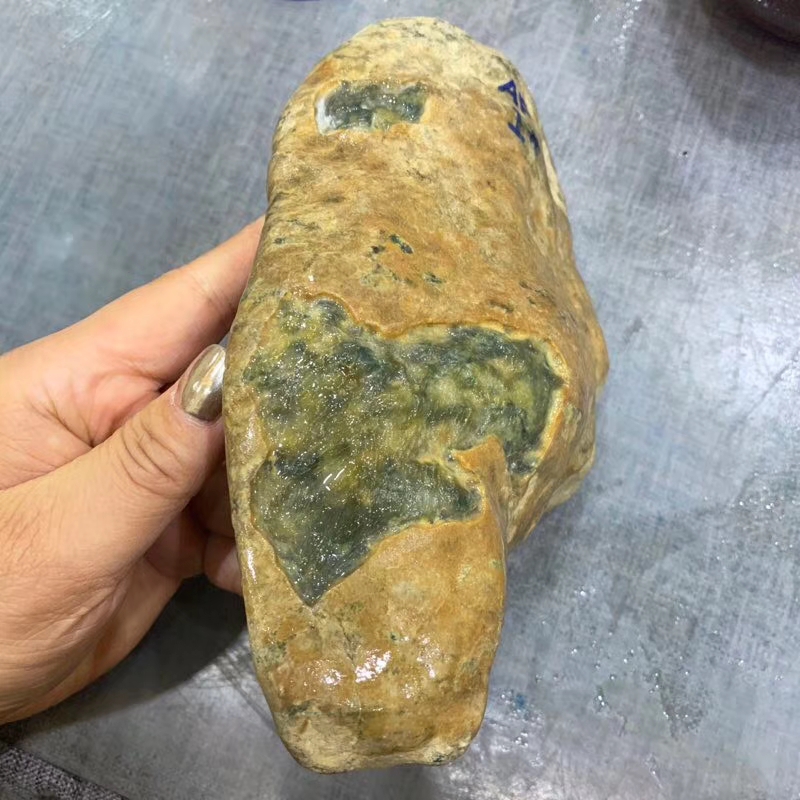 1.4公斤大马坎全赌料打灯种老开窗部位等下下有冰感荧光强胶感