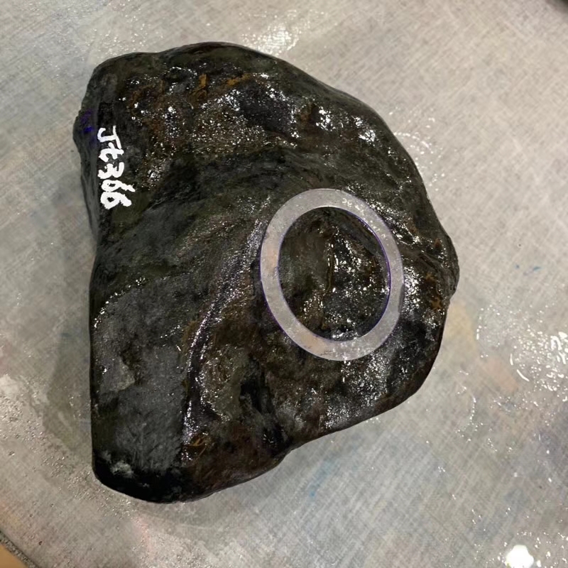 6公斤莫湾基全赌料油性十足荧光十足皮壳完整手镯多多想要手镯的