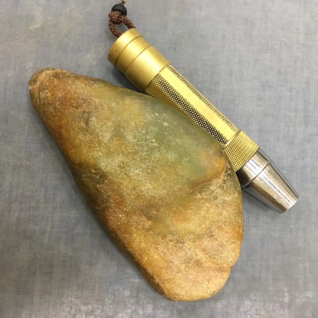 12-10-15尺寸705克大马坎全赌料皮壳光滑细腻打灯对穿