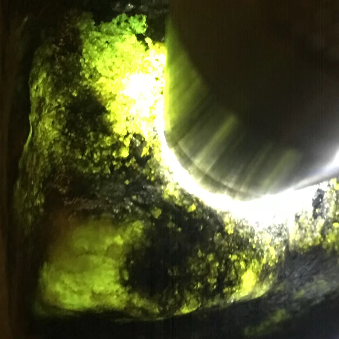 12-8-17254克莫湾基荧光感超强皮壳紧实打灯对穿可赌大