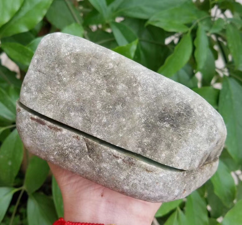 上新南齐改口手镯料1.60公斤糯冰底淡淡的底色底子干净清爽种