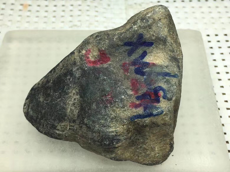 200克莫西沙水泥皮开窗冰晴底鸽子蛋挂件料打灯通透不变种底子