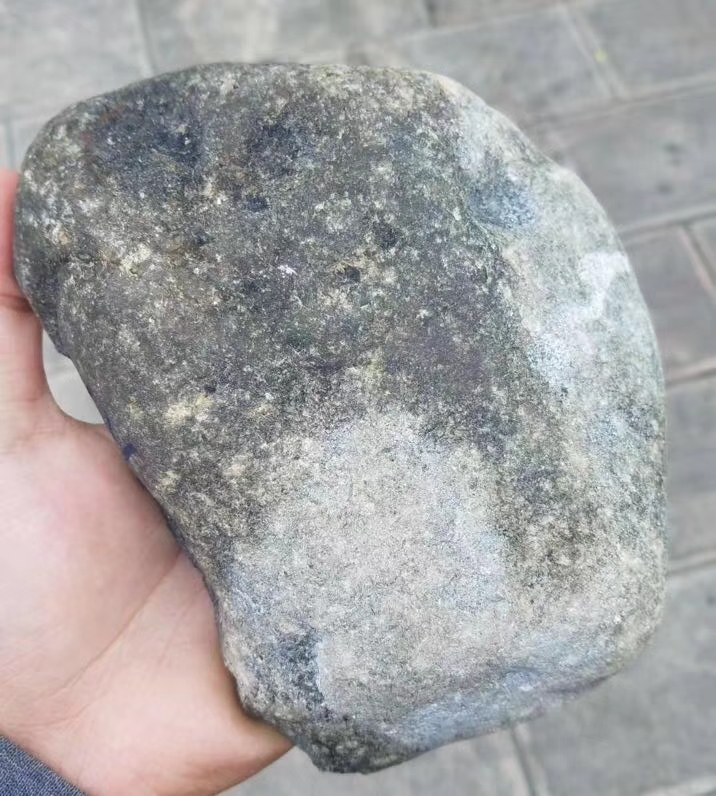 莫西沙精品改口手镯料2.42公斤种老玉质细腻水润底色带飘绿花