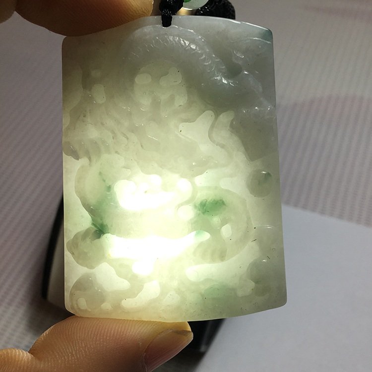 翡翠A货冰糯飘绿花龙牌玉牌大方牌吊坠男式挂件重40克龙是中华