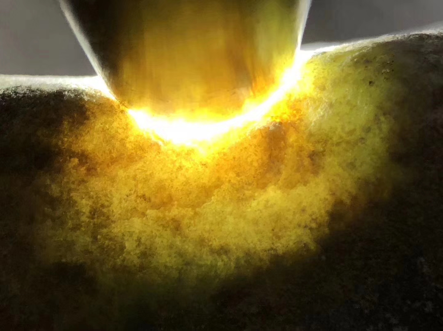 OW380-12.47kg莫西沙全赌手镯料皮壳紧实手细腻表现